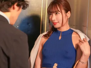 Cô nàng cạnh nhà xinh đẹp mới chuyển đến lại là một thánh dâm